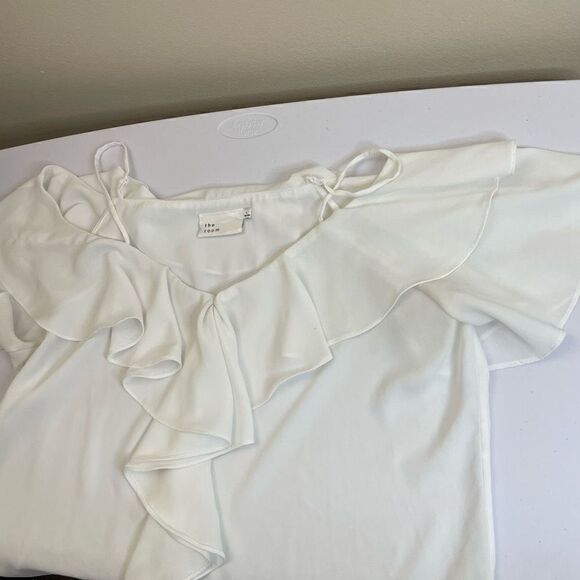 The Room| Cascading| Ruffle| Cold shoulder| Lightweight| large - Picture 12 of 15